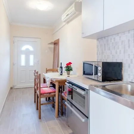 Fidelis - One Bedroom With Terrace And Garden View 4 Apartment *