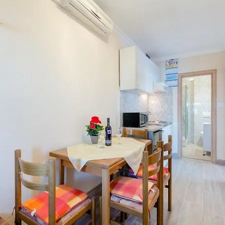 Fidelis - One Bedroom With Terrace And Garden View 4 Апартаменти Трогір
