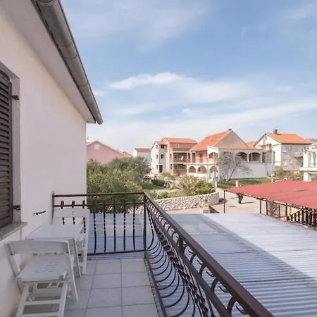 Apartment Fidelis - One Bedroom With Terrace And Garden View 4
