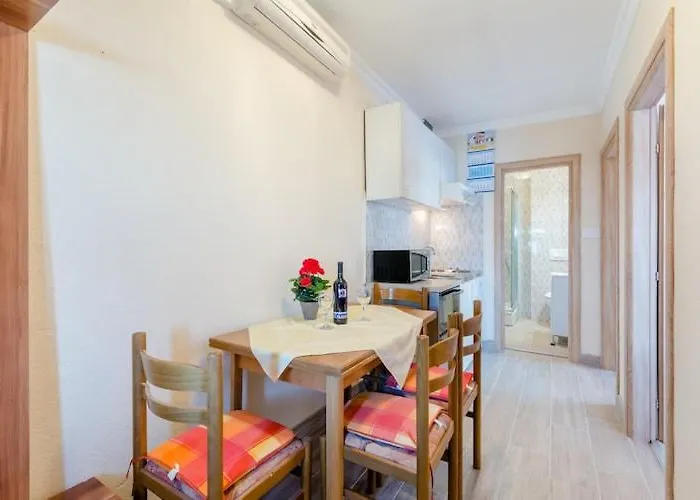 Fidelis - One Bedroom With Terrace And Garden View 4 Апартаменти Трогір