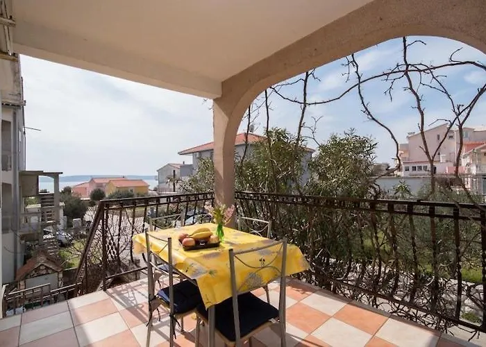 Fidelis - One Bedroom With Terrace And Garden View 4