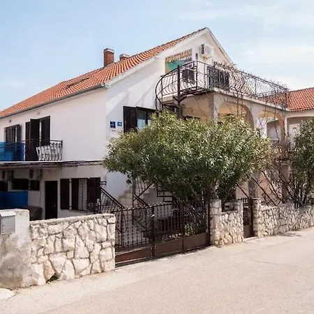 Fidelis - One Bedroom With Terrace And Garden View 4 * Trogir