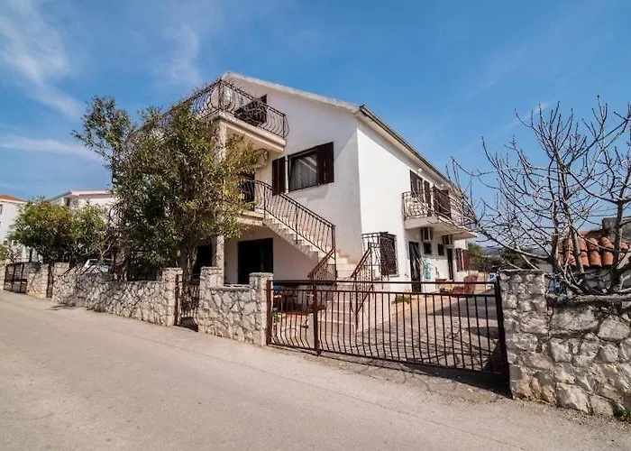 Fidelis - One Bedroom With Terrace And Garden View 4 Trogir
